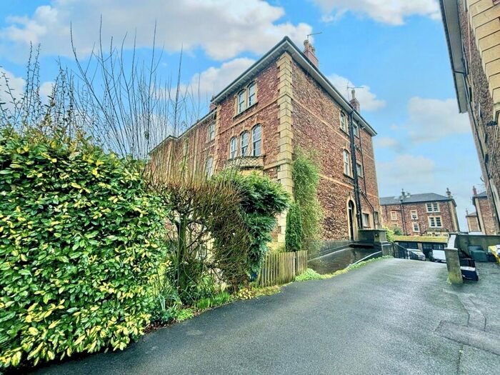 3 Bedroom Flat To Rent In Apsley Road, BS8