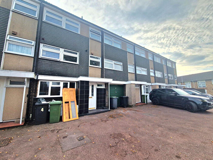 5 Bedroom House To Rent In Axe Close, LU3