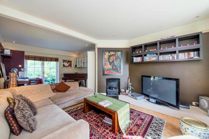 3 Bedroom Property To Rent In Wordsworth Walk, Hampstead Garden Suburb, NW11