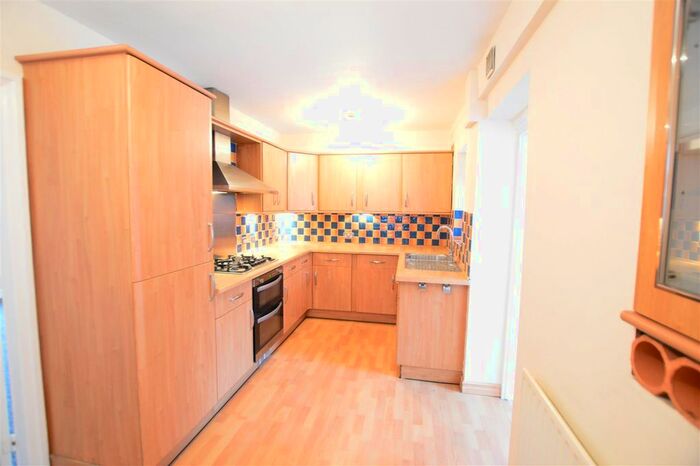 3 Bedroom Semi-Detached House To Rent In Salisbury Avenue, Slough, SL2