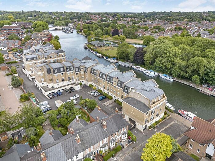 2 Bedroom Flat For Sale In Regents Riverside, RG1