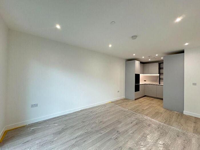 1 Bedroom Apartment To Rent In Scarlet Court, Damsel Grove, London, N4