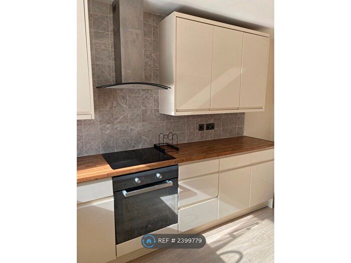 2 Bedroom Flat To Rent In Raibank Gardens, Nottingham, NG5