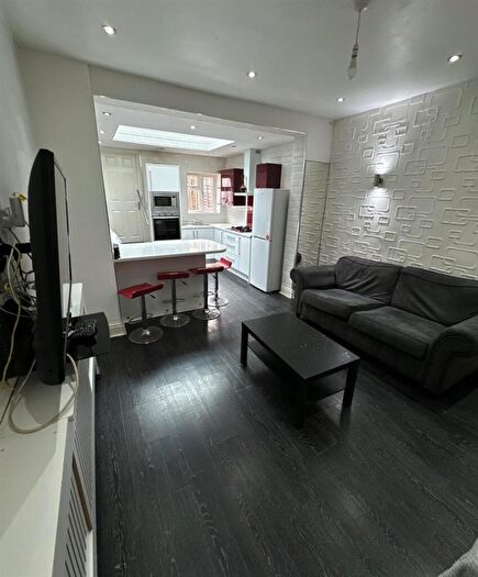 4 Bedroom Terraced House To Rent In Wiggin Street, Birmingham, B16