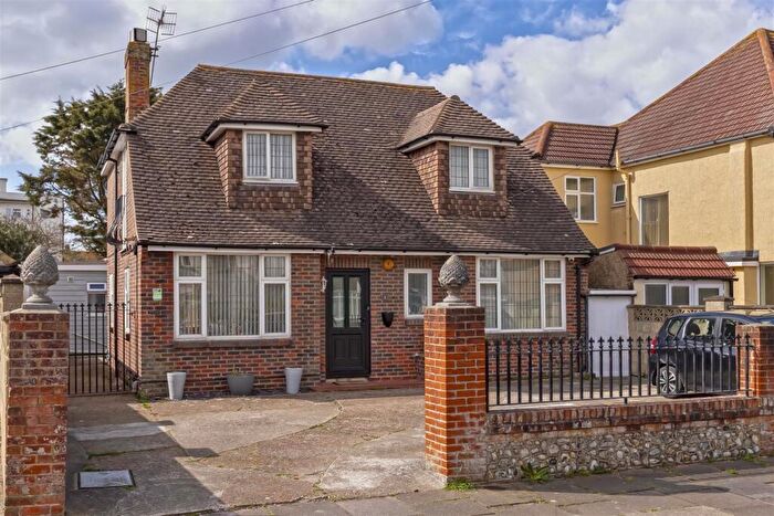 4 Bedroom Detached House For Sale In Seamill Park Avenue, Worthing, BN11