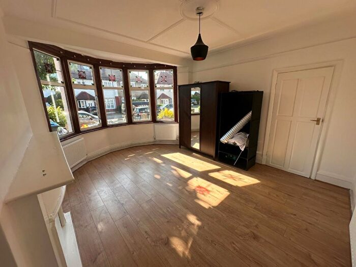 1 Bedroom Flat To Rent In River Avenue, London, N13