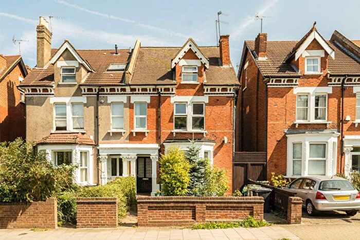 3 Bedroom Flat For Sale In Gleneldon Road, Streatham, SW16