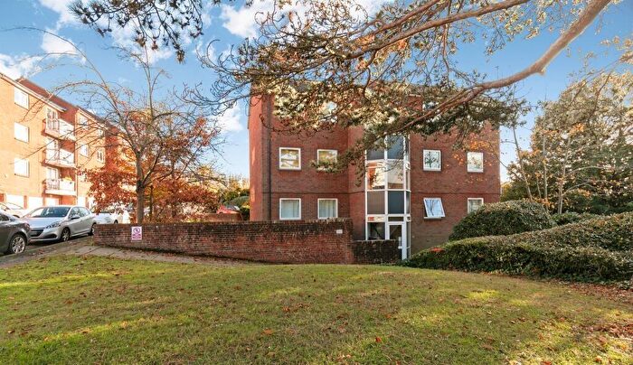 1 Bedroom Apartment For Sale In Timberling Gardens, South Croydon, CR2