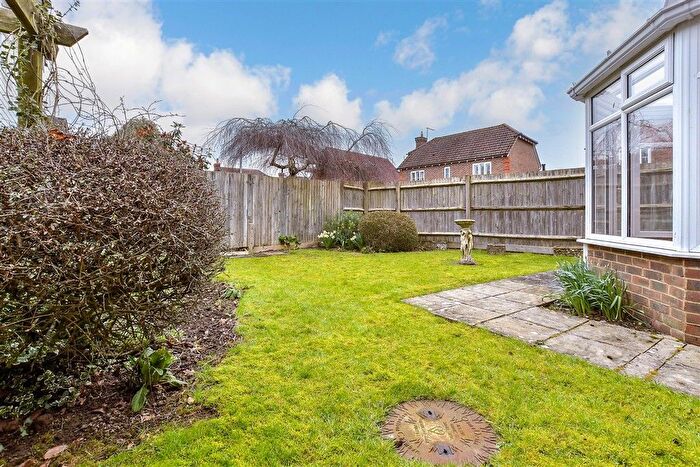 4 Bedroom Link Detached House For Sale In Hop Pocket Close, Sissinghurst, Cranbrook, Kent, TN17