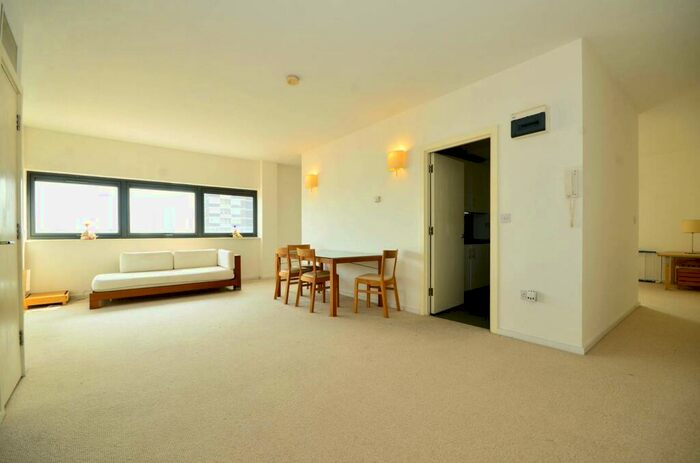 1 Bedroom Flat To Rent In Plaistow Road, Plaistow, London, E13