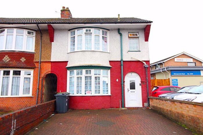 3 Bedroom End Of Terrace House For Sale In Austin Road, Luton, LU3