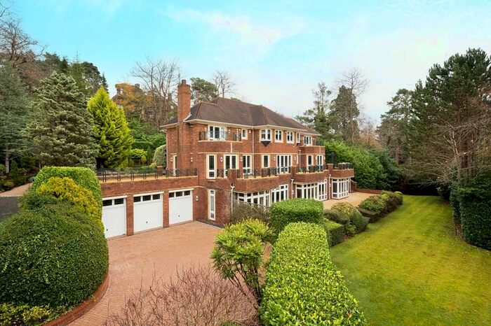 4 Bedroom Detached House To Rent In Ravenscroft Road, St Georges Hill, KT13