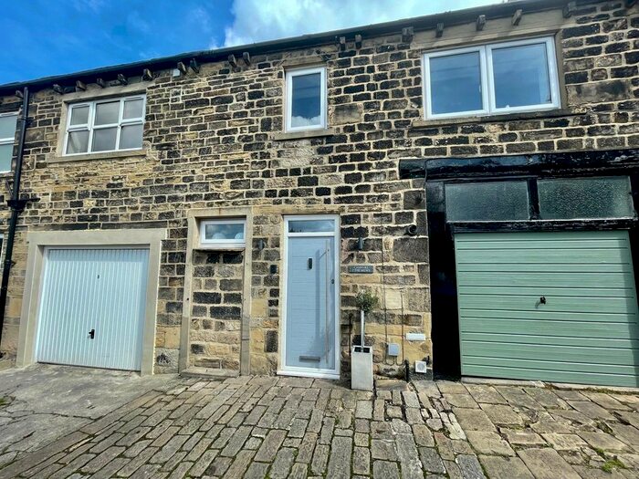 2 Bedroom Flat To Rent In The Mews, Lane End, Apperley Lane, Rawdon, LS19