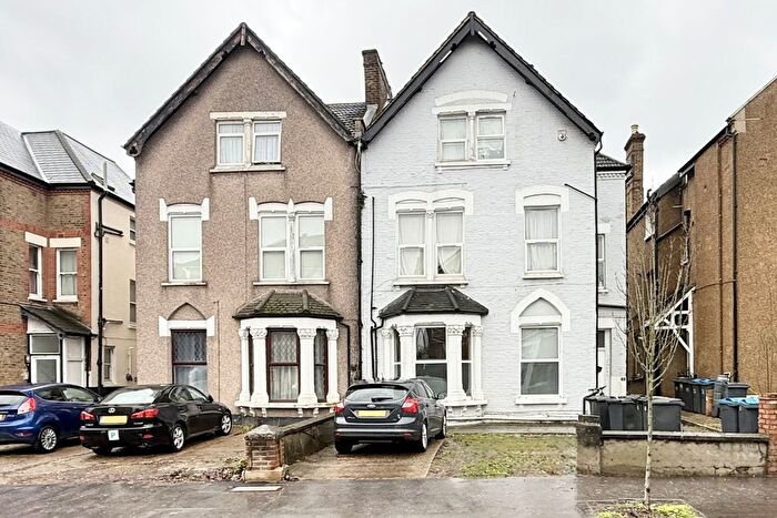 Studio To Rent In Oliver Grove, South Norwood, SE25