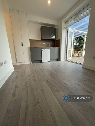 Studio To Rent In Queensland Avenue, London, N18