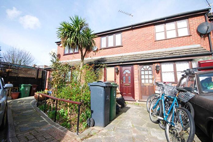 1 Bedroom House To Rent In Attwell Close, Leyton, E10