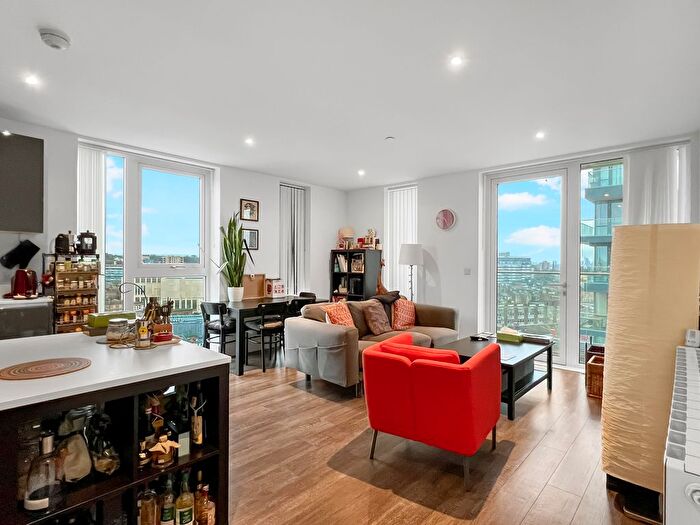 2 Bedroom Flat To Rent In Plumstead Road, Royal Arsenal, SE18