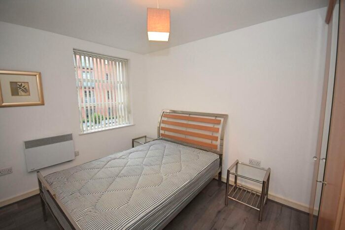 2 Bedroom Apartment To Rent In The Quadrangle, Manchester, M1