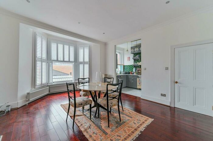 2 Bedroom Flat For Sale In Farquhar Road, Crystal Palace, London, SE19