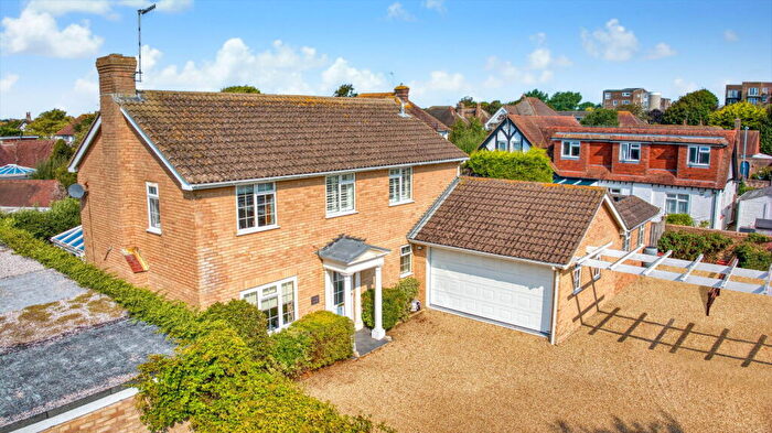5 Bedroom Detached House For Sale In Albany Close, Worthing, BN11