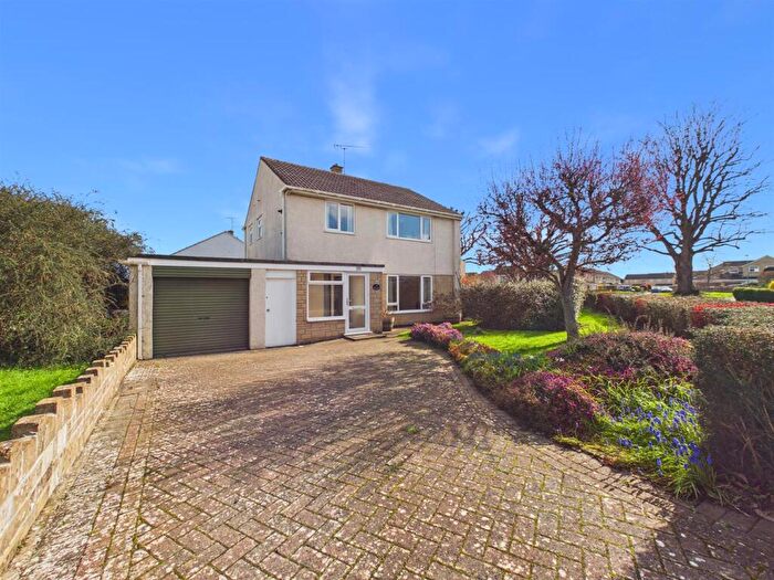 4 Bedroom Detached House For Sale In Queens Crescent, Chippenham, SN14
