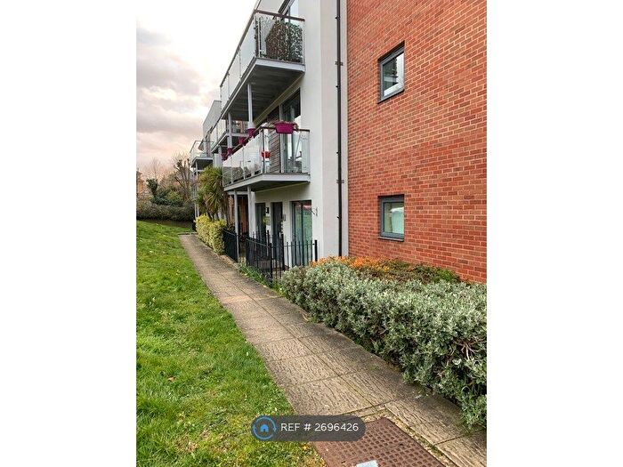 2 Bedroom Flat To Rent In Highfield Close, London, SE13