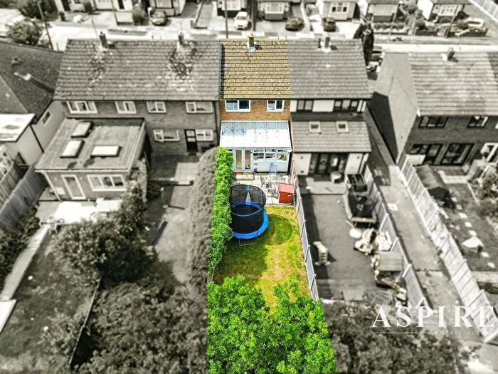 3 Bedroom Terraced House For Sale In Boundary Road, Leigh-On-Sea, SS9