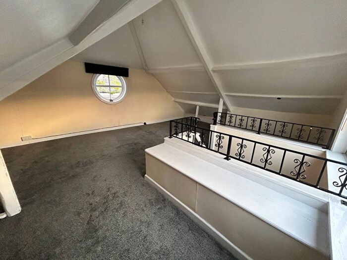 3 Bedroom Flat To Rent In Northumberland Place, Teignmouth, TQ14