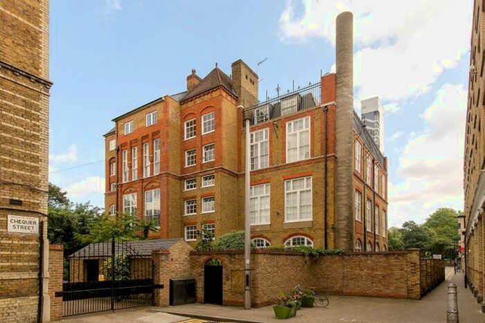 2 Bedroom Flat To Rent In Chequer Street, Old Street, London, EC1Y