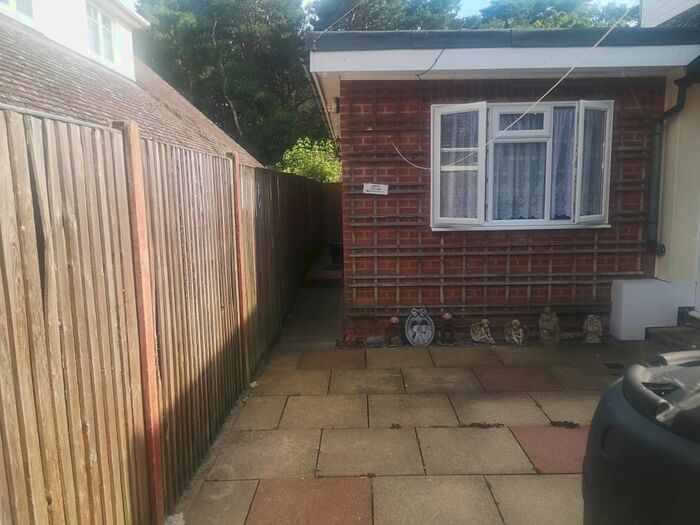 1 Bedroom Bungalow To Rent In Nine Mile Ride, Finchampstead, RG40