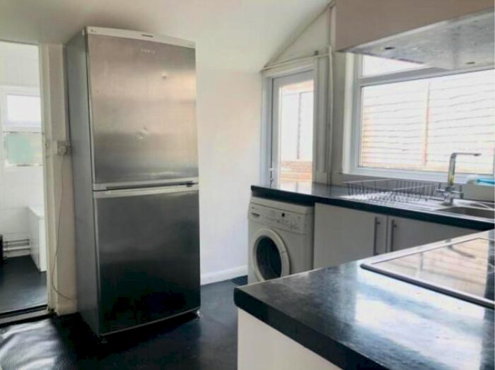 1 Bedroom Flat To Rent In Norman Road, Southsea PO4