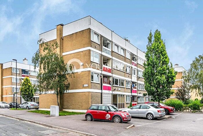 3 Bedroom Flat To Rent In Orchard Lane, Southampton, Hampshire, SO14