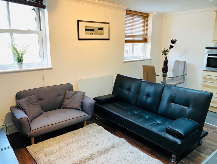 1 Bedroom Flat To Rent In - Earls Court Road, Earls Court, SW5