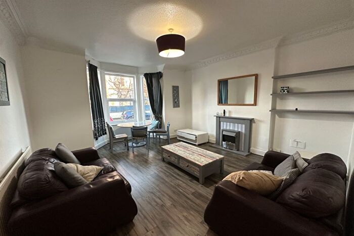 2 Bedroom Flat To Rent In Laburnum Grove, Beeston, NG9