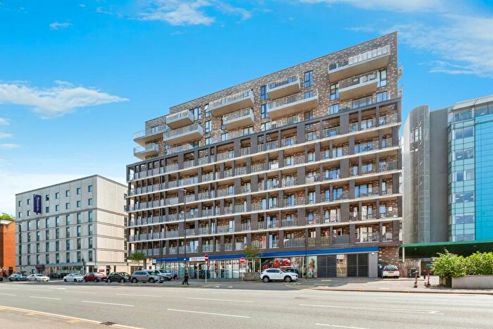 2 Bedroom Flat For Sale In Windsor Road, Slough, SL1
