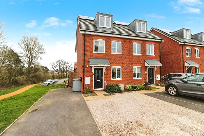 3 Bedroom Town House For Sale In Oakley Road, Kenilworth, CV8