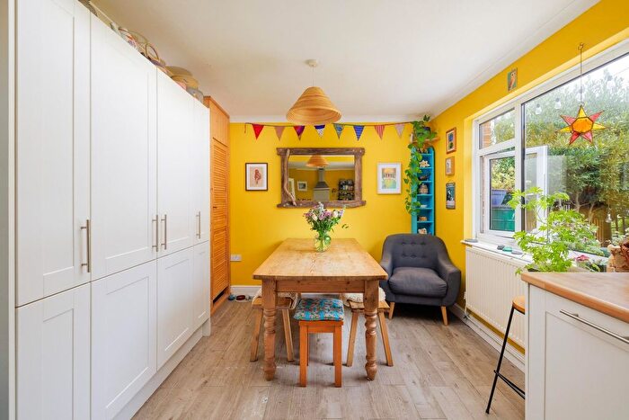 3 Bedroom End Of Terrace House For Sale In Froomshaw Road, Frenchay, BS16