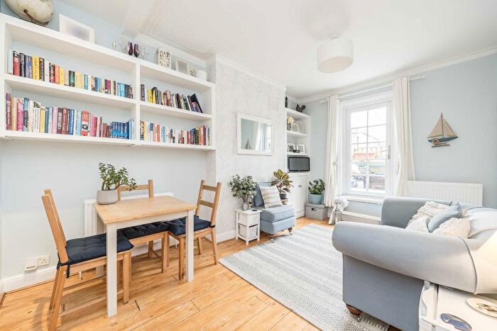1 Bedroom Flat For Sale In Queenstown Road, London, SW8