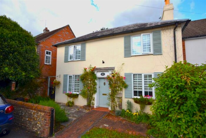 3 Bedroom Detached House To Rent In Links Lane, Rowlands Castle, PO9