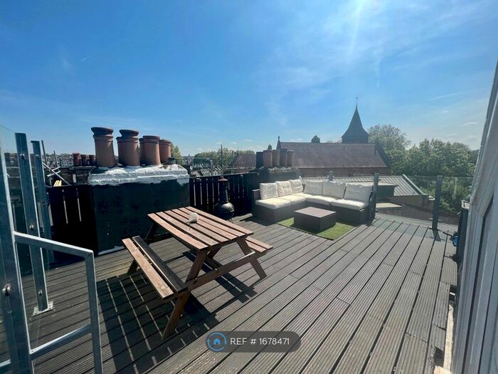 4 Bedroom Flat To Rent In Boutflower Road, London, SW11