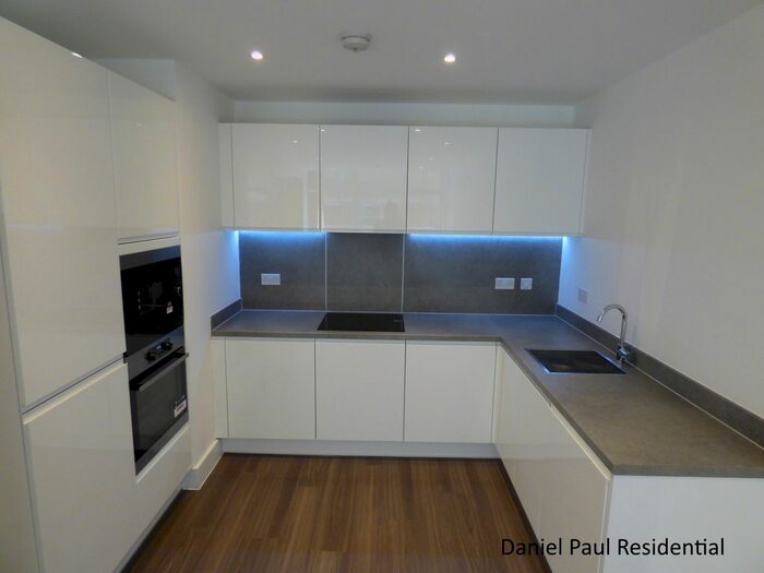 1 Bedroom Flat To Rent In Frazer Nash Close, Isleworth, TW7