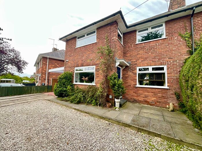 3 Bedroom Semi-Detached House For Sale In Mold Road, Chester, CH4