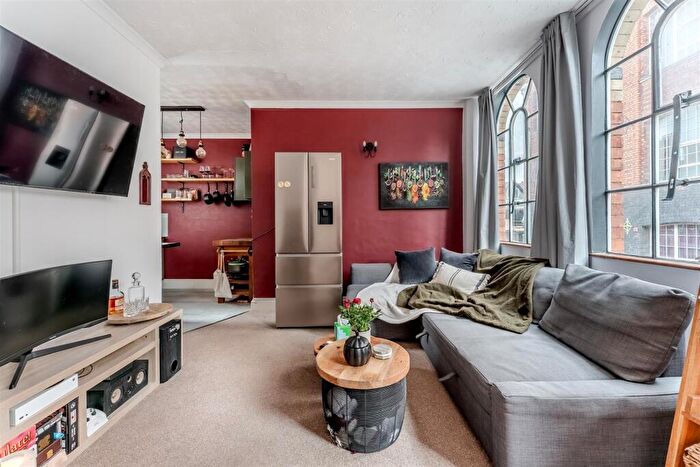 1 Bedroom Flat For Sale In Cobden Street, Kettering, NN16