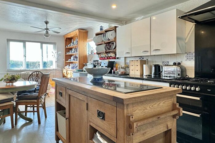 6 Bedroom House For Sale In Pemberley, Treburrick, PL27