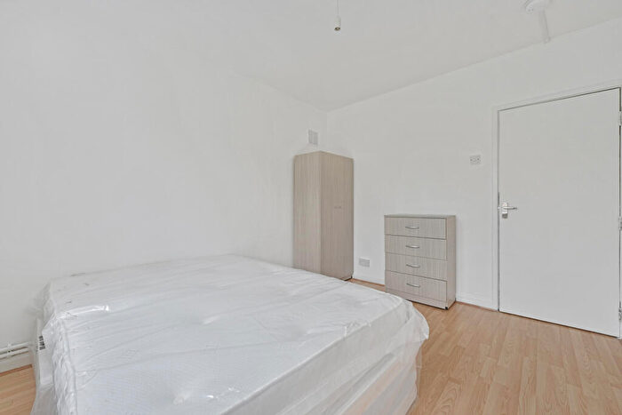 3 Bedroom Flat To Rent In Queensbridge Court, Queensbridge Road, E2