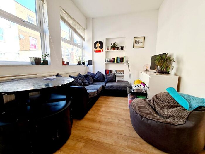 3 Bedroom Flat To Rent In Wightman Road, N8