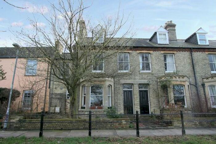 1 Bedroom Flat To Rent In North Terrace, Cambridge, Cambridgeshire, CB5