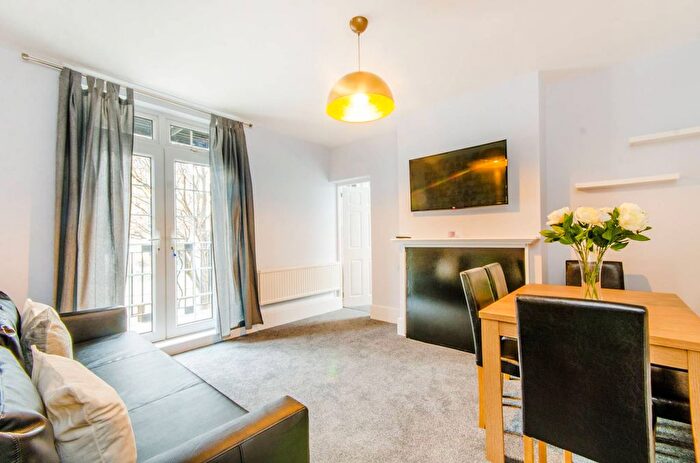 4 Bedroom Flat For Sale In Copenhagen Street, Islington, London, N1