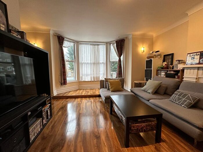 1 Bedroom Flat To Rent In Archway Road, Highgate, London, N6