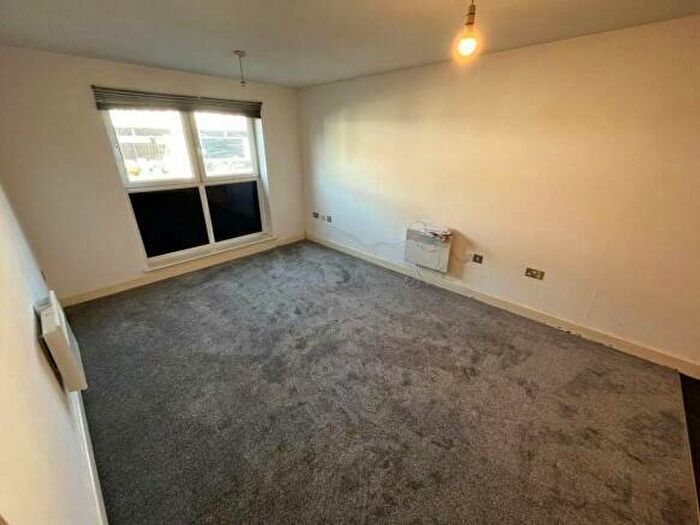 2 Bedroom Flat To Rent In Spring Street, Hull, HU2